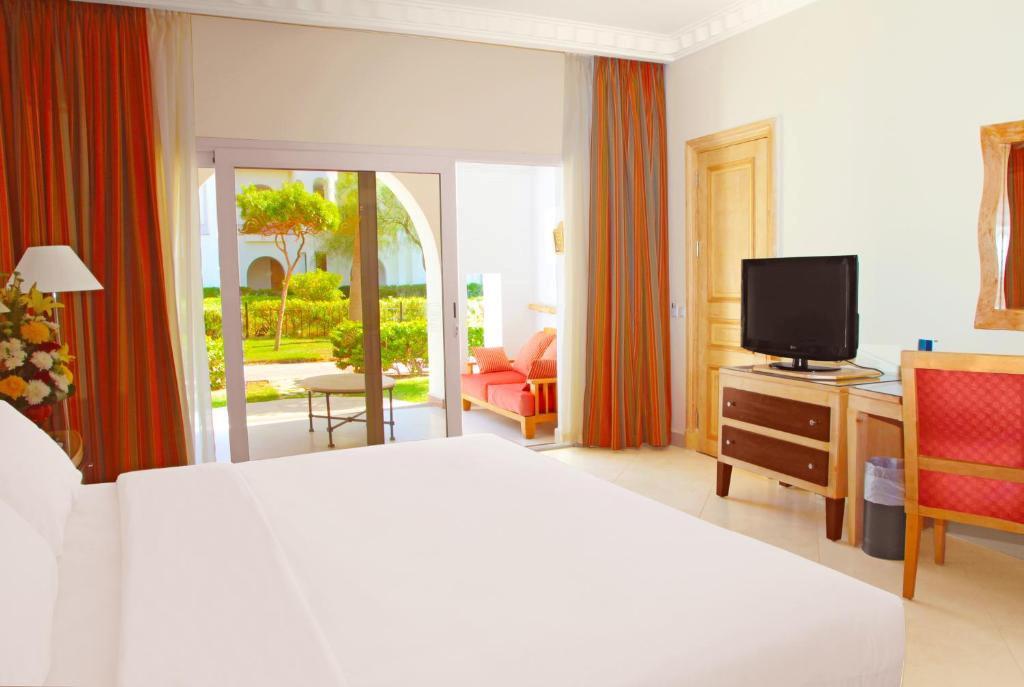 24F2F432585B36A8CB811D42D06340B6