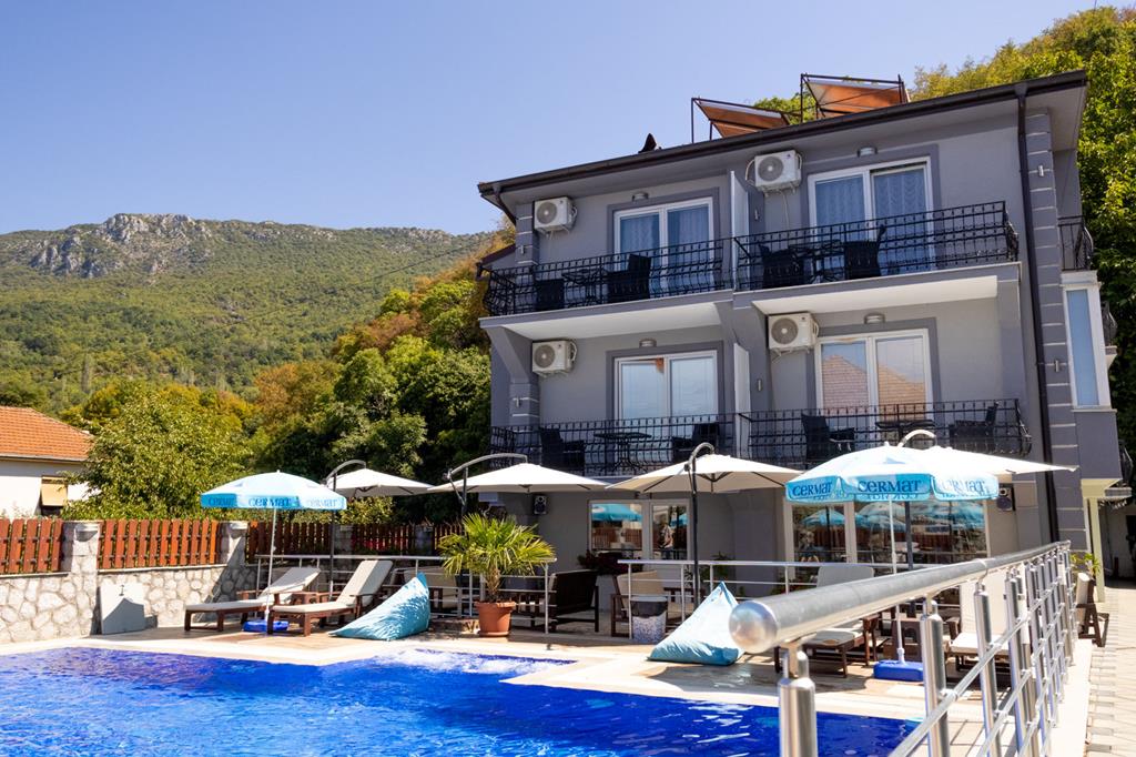 435E1E8FD697A461A812732B1E244C0F