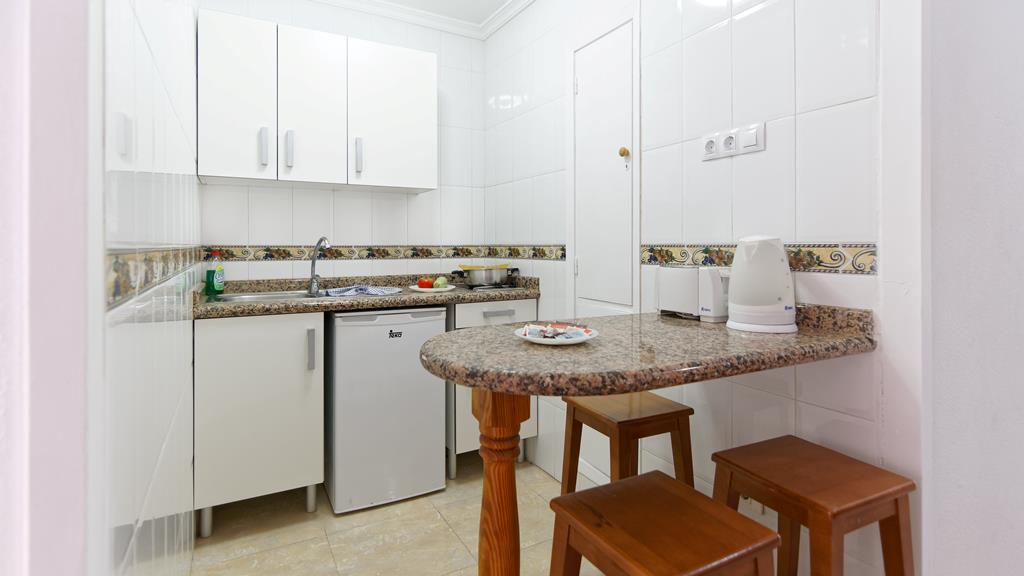 8424B235E09F7DF43F0E1B88300D3BFD