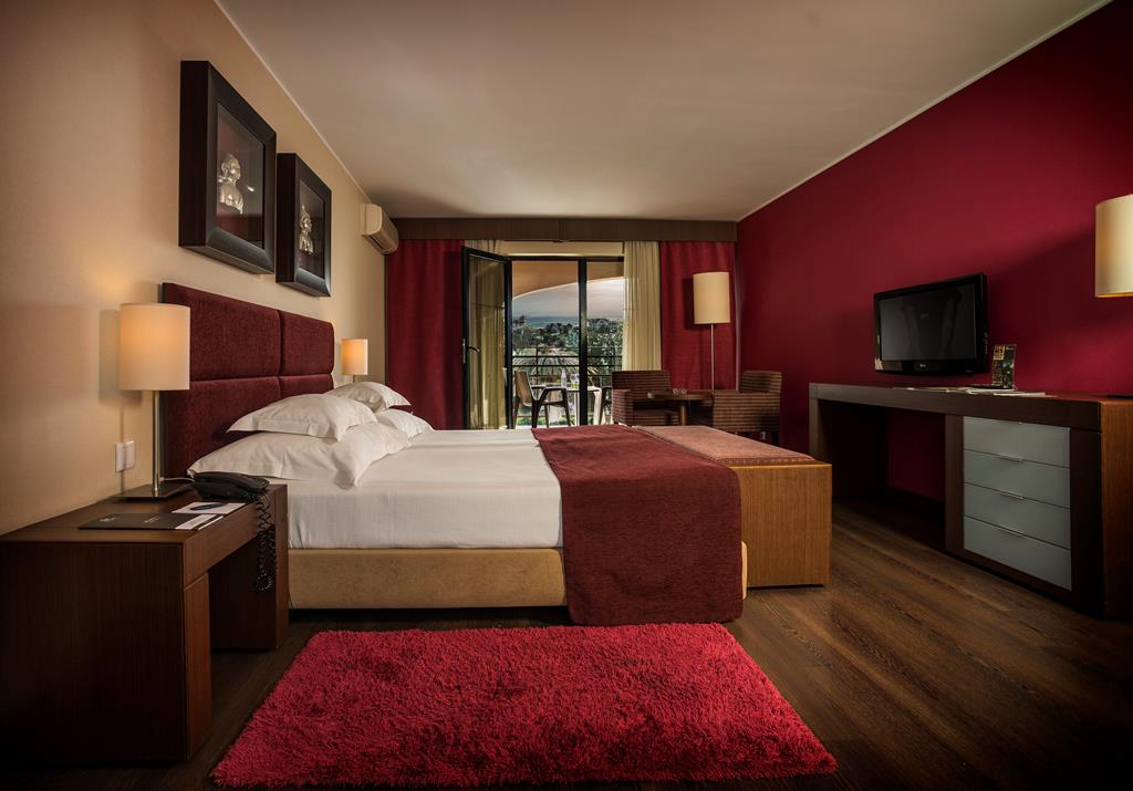 8D012BC3136BF832A42109F3CBB95905