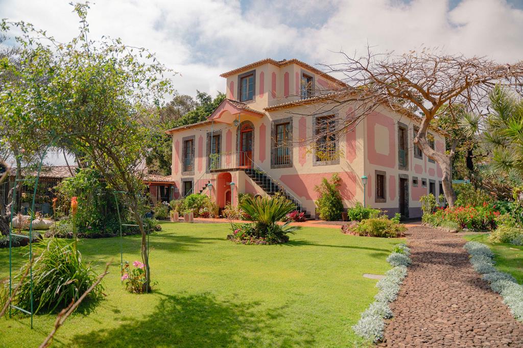 A325EF5B3C5B245F4EC94B6B3F066282