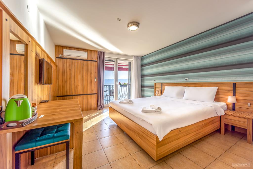 D93FB3F619F9A599668680766EB0F44A